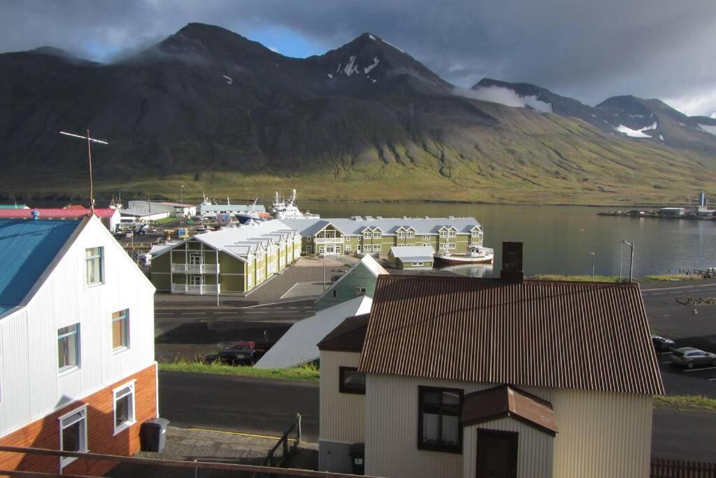 House With A Warm Soul In North Iceland Siglufjordur Екстериор снимка