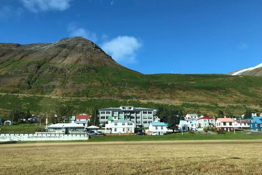 House With A Warm Soul In North Iceland Siglufjordur Екстериор снимка