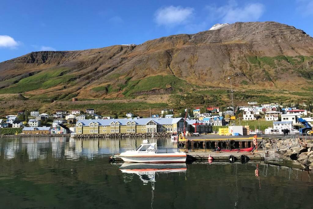 House With A Warm Soul In North Iceland Siglufjordur Екстериор снимка